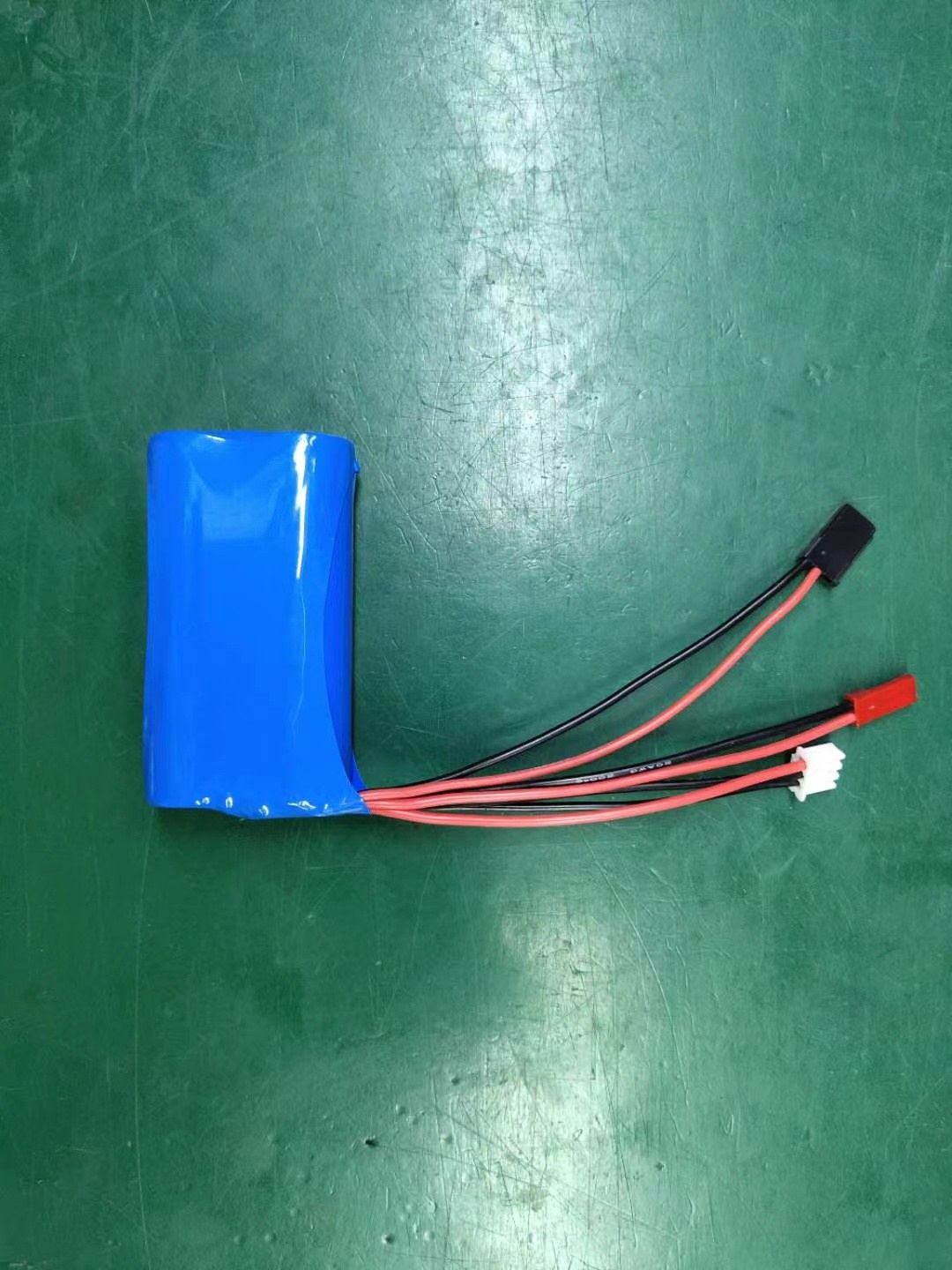 Rechargeable lithium battery pack for surveillance cameras