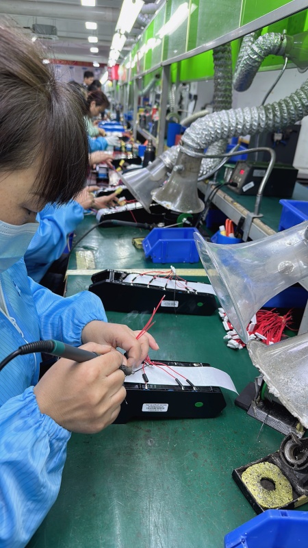 Custom e-bike battery pack installation 02